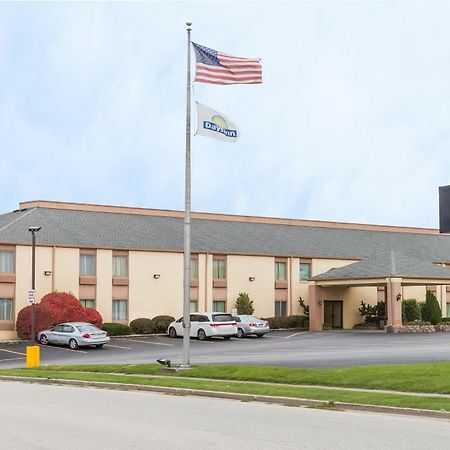 Days Inn & Suites By Wyndham Bloomington/Normal Il Dış mekan fotoğraf
