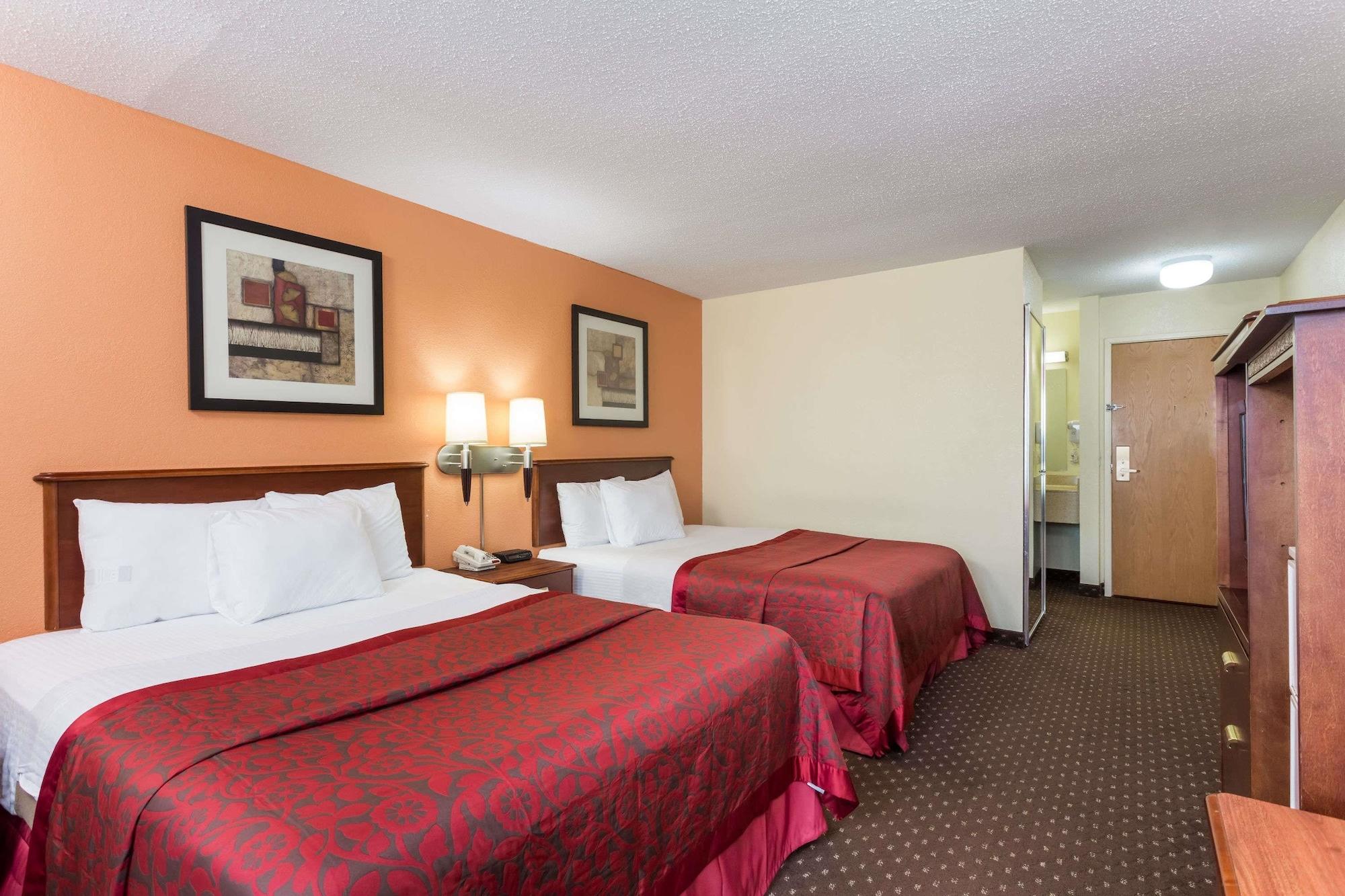 Days Inn & Suites By Wyndham Bloomington/Normal Il Dış mekan fotoğraf
