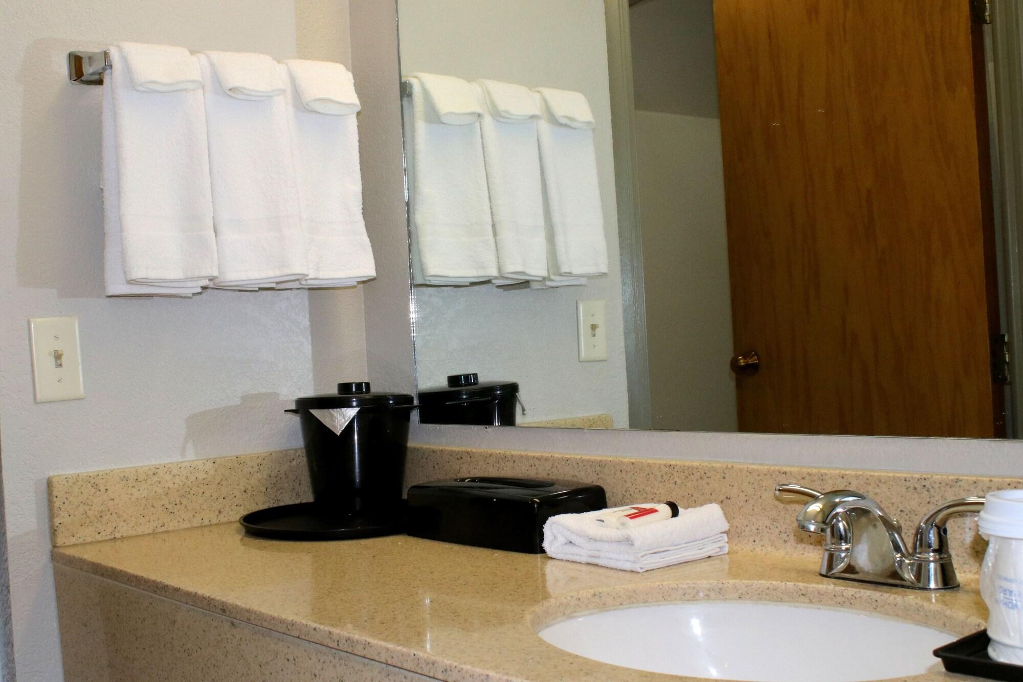 Days Inn & Suites By Wyndham Bloomington/Normal Il Dış mekan fotoğraf