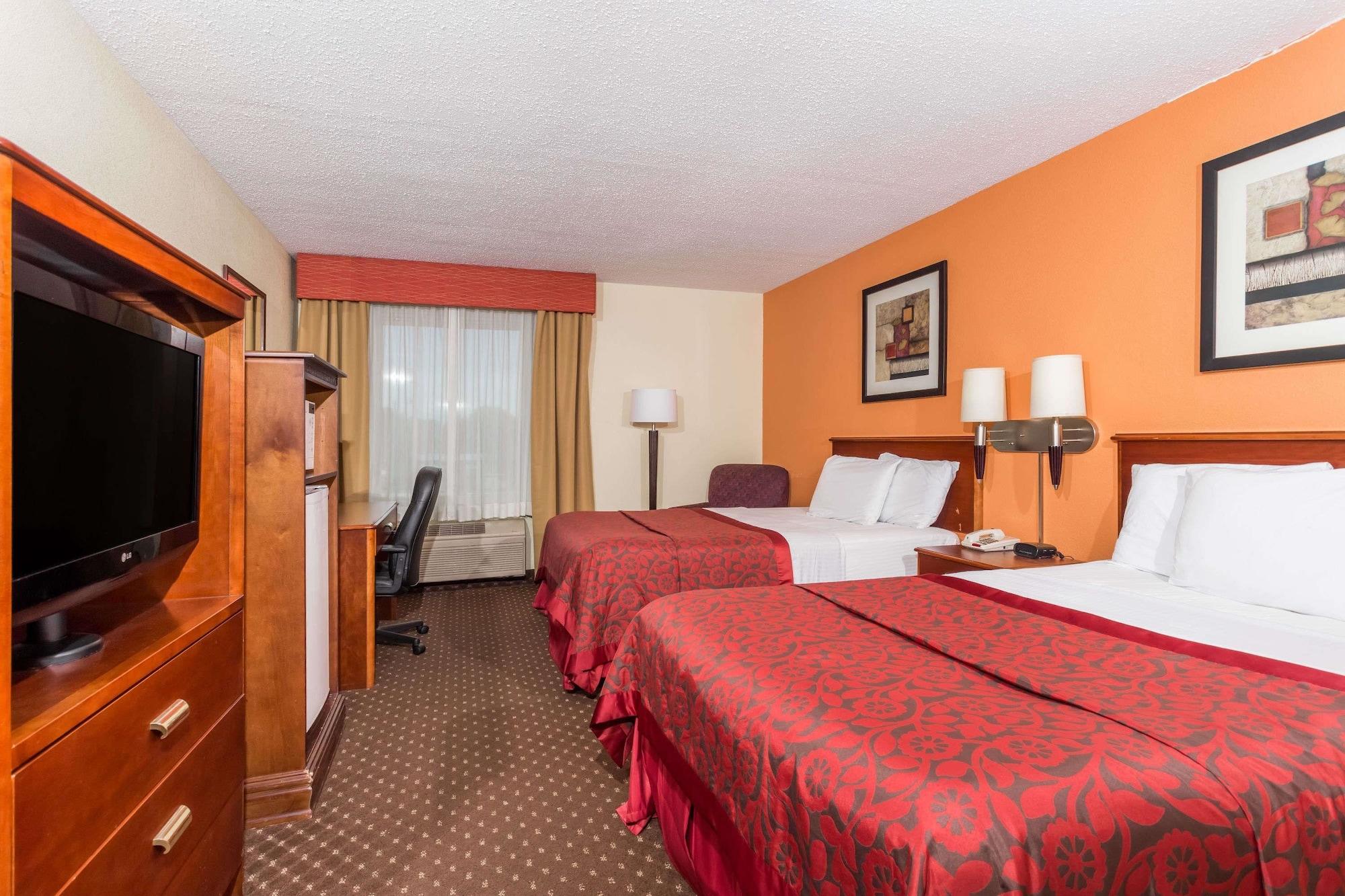 Days Inn & Suites By Wyndham Bloomington/Normal Il Dış mekan fotoğraf