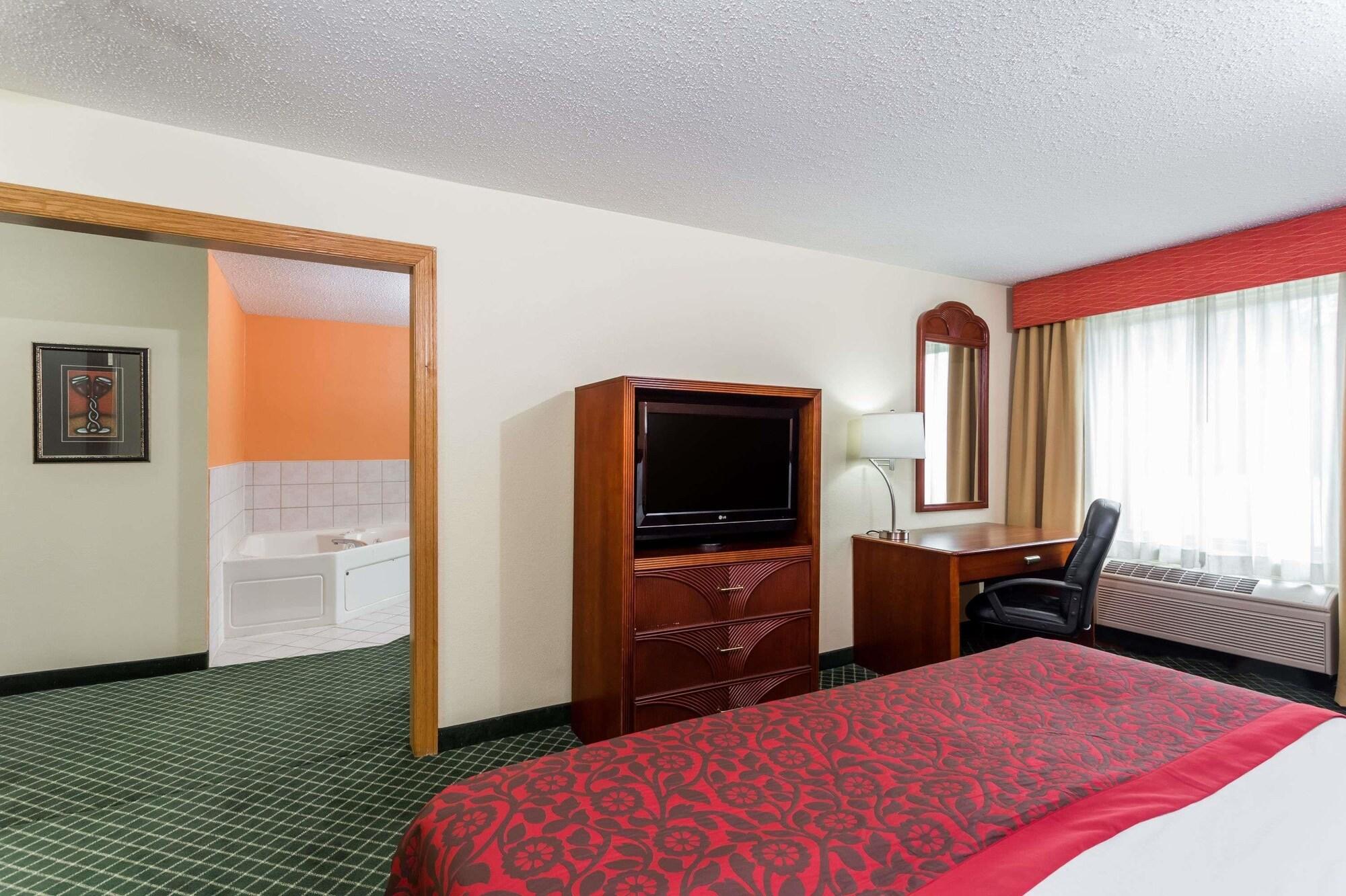 Days Inn & Suites By Wyndham Bloomington/Normal Il Dış mekan fotoğraf