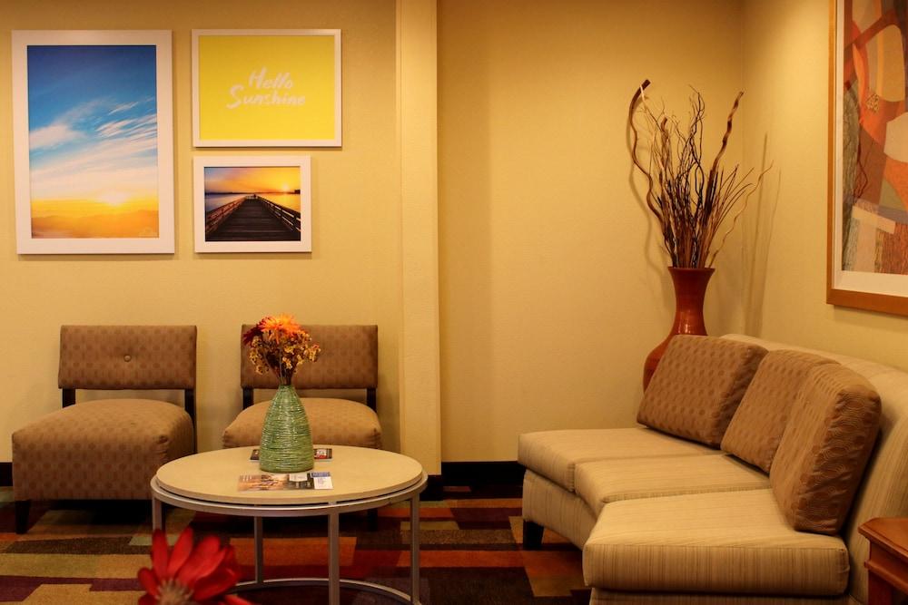 Days Inn & Suites By Wyndham Bloomington/Normal Il Dış mekan fotoğraf