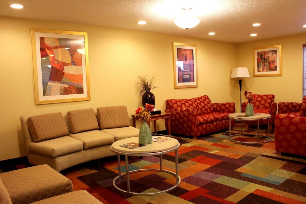 Days Inn & Suites By Wyndham Bloomington/Normal Il Dış mekan fotoğraf