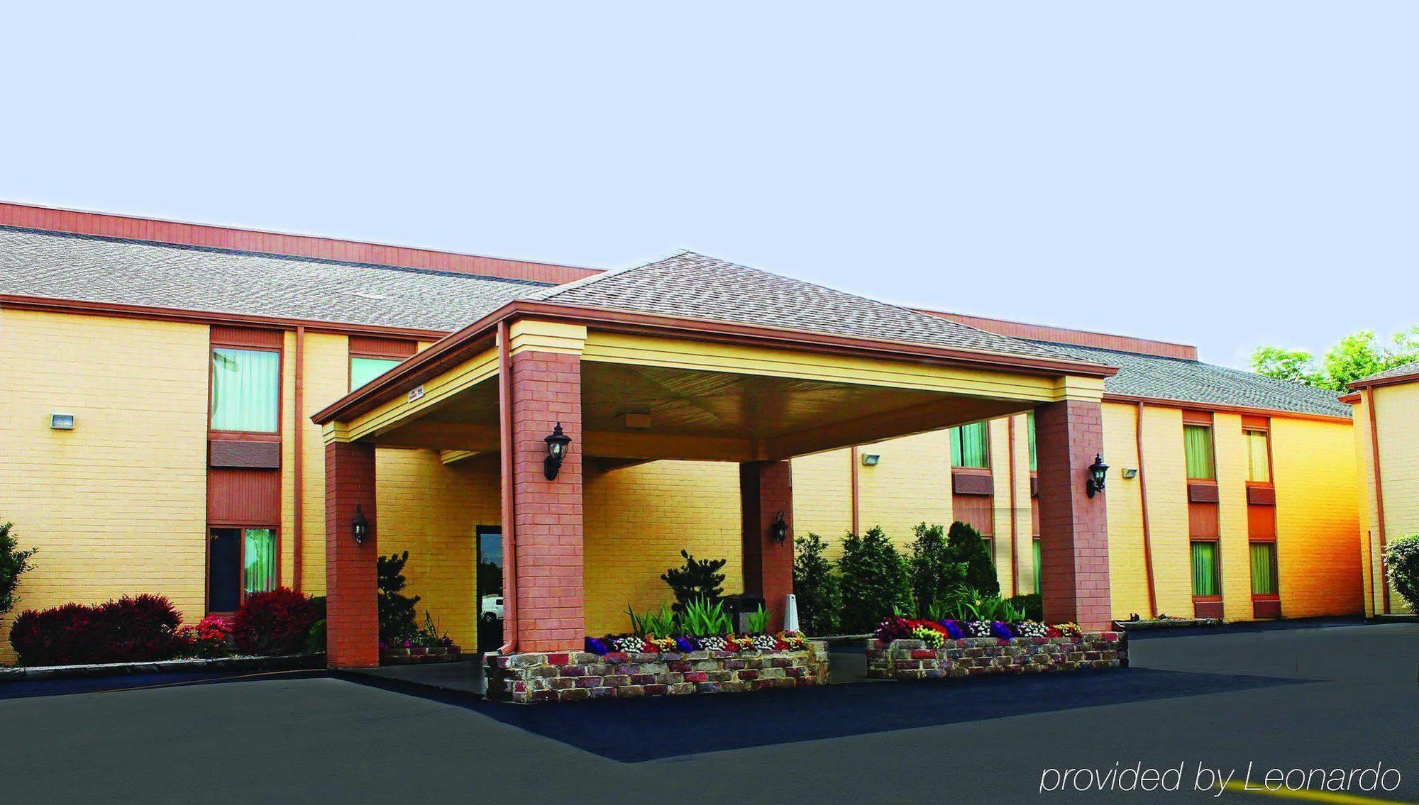 Days Inn & Suites By Wyndham Bloomington/Normal Il Dış mekan fotoğraf