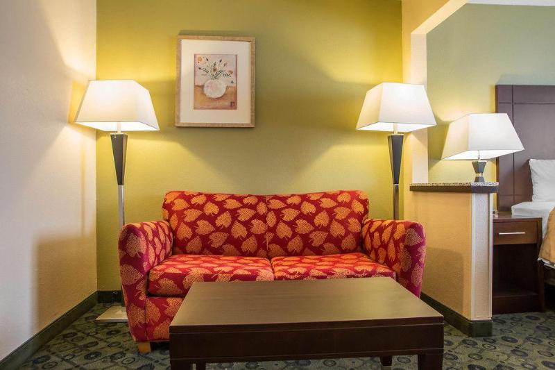 Days Inn & Suites By Wyndham Bloomington/Normal Il Dış mekan fotoğraf