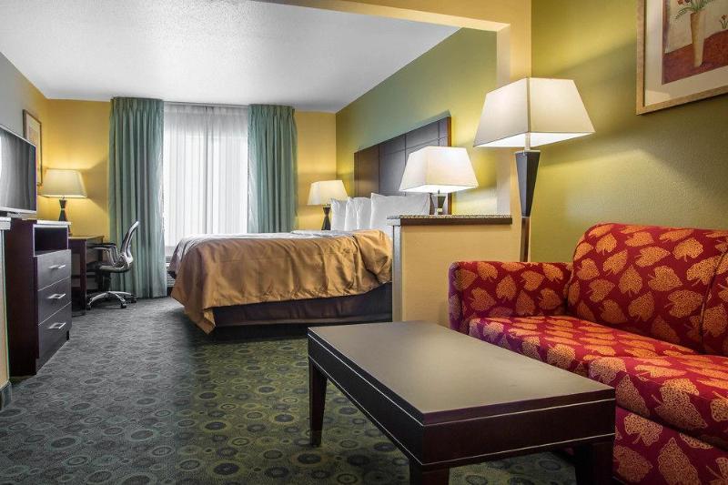 Days Inn & Suites By Wyndham Bloomington/Normal Il Dış mekan fotoğraf
