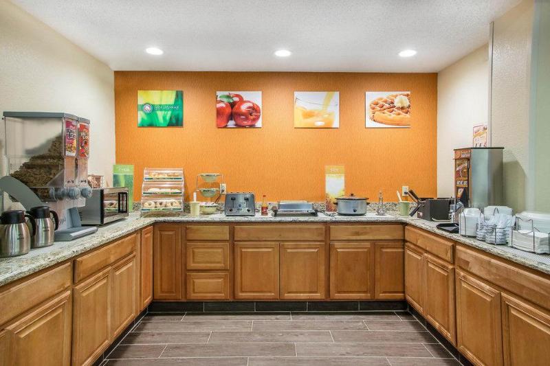 Days Inn & Suites By Wyndham Bloomington/Normal Il Dış mekan fotoğraf