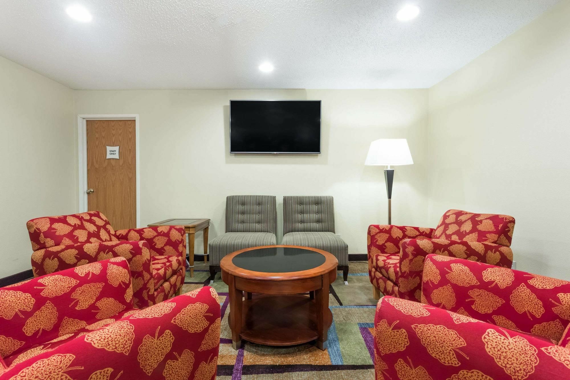 Days Inn & Suites By Wyndham Bloomington/Normal Il Dış mekan fotoğraf